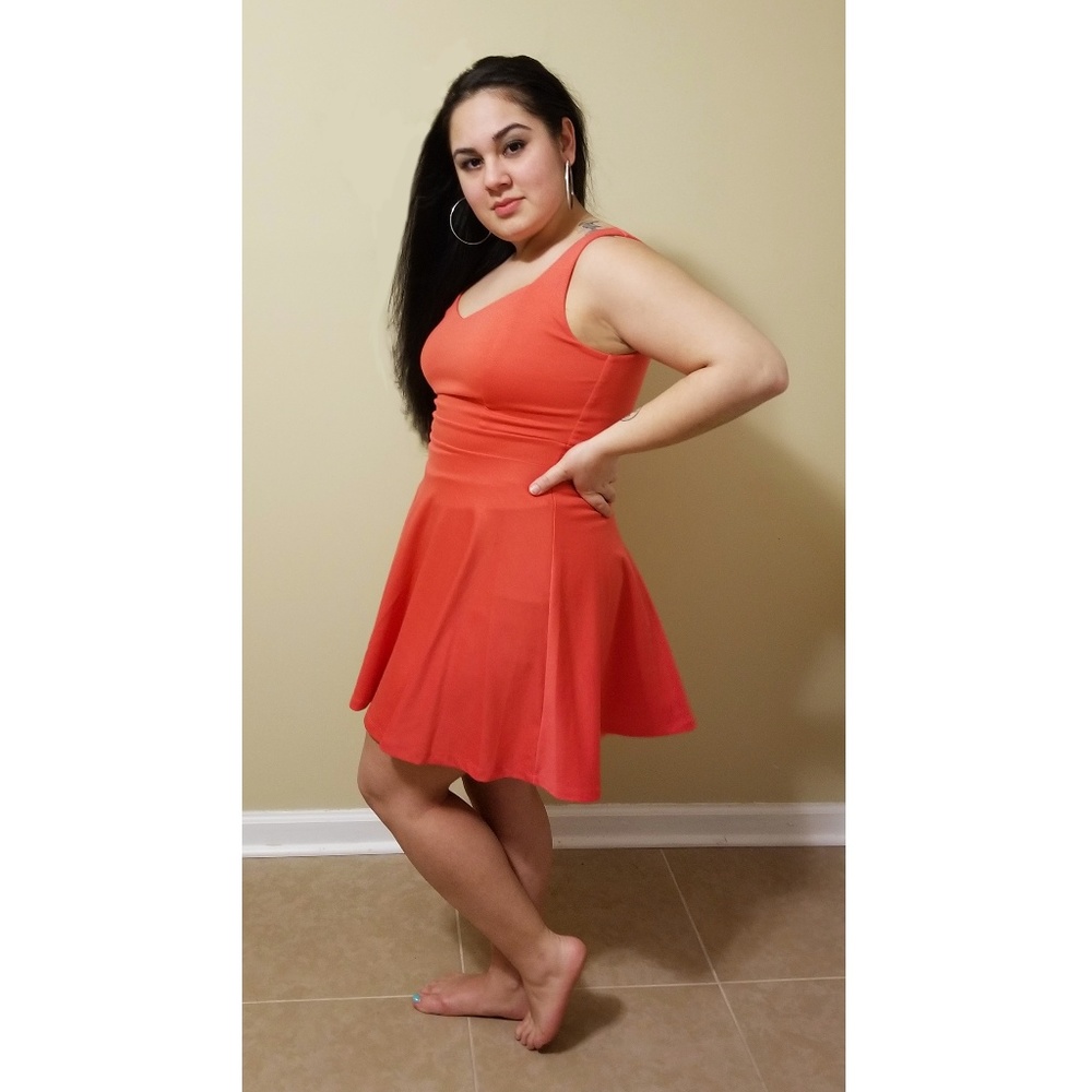 Heart cutout dress - Picture 3 of 6